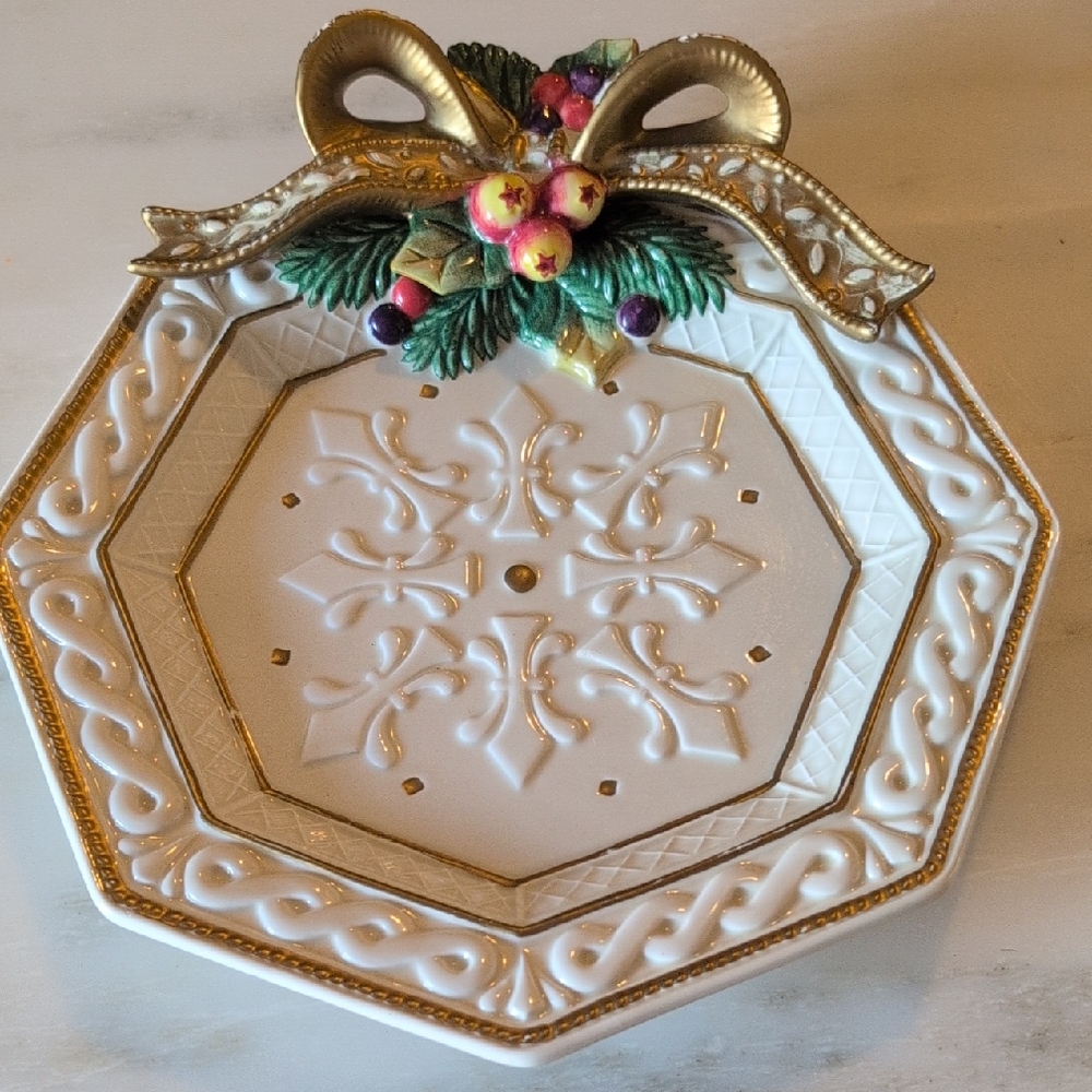 Fitz and Floyd White and Gold Decorative Plate